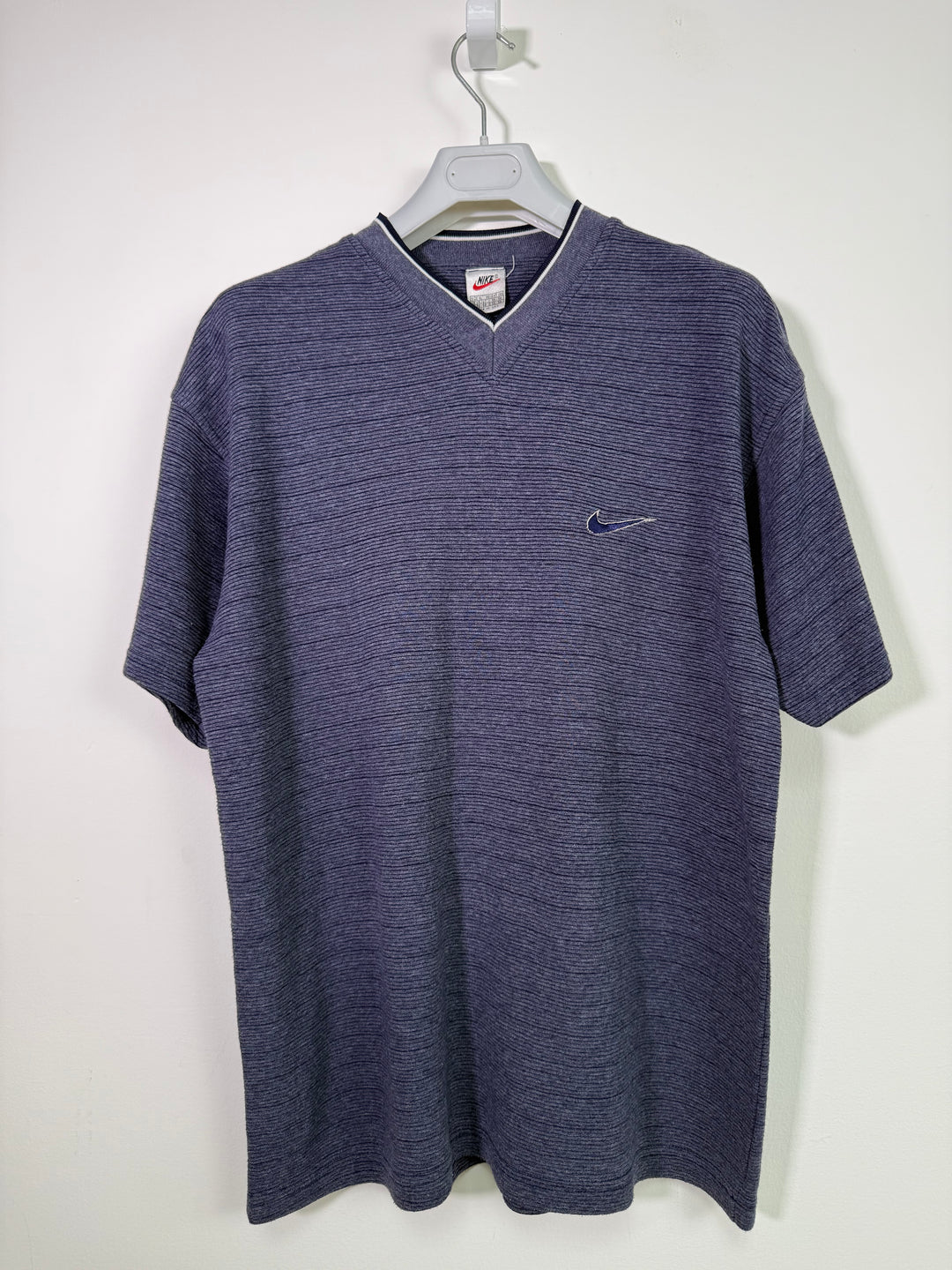 Nike Banded V-Neck 90s T-Shirt