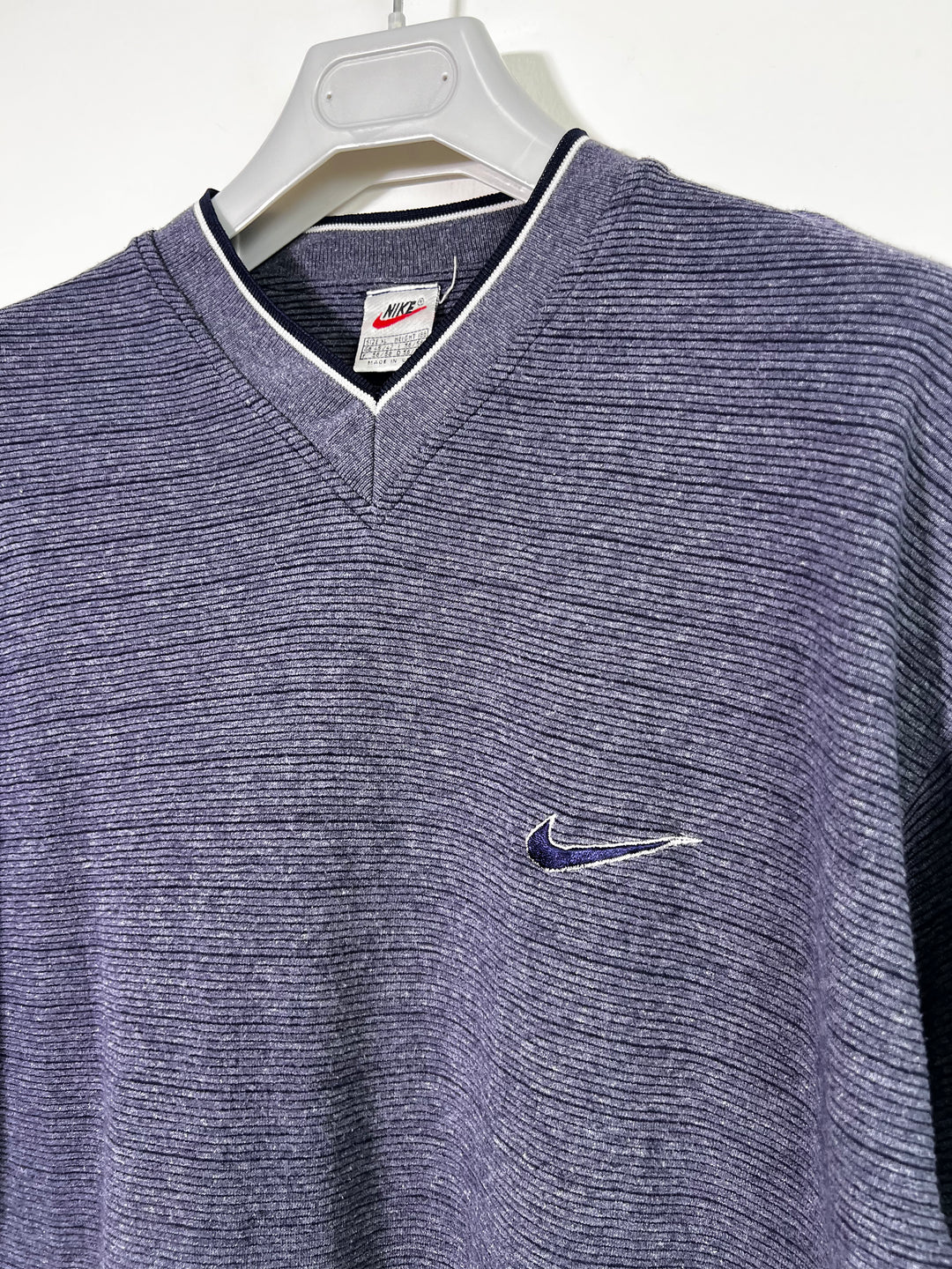 Nike Banded V-Neck 90s T-Shirt