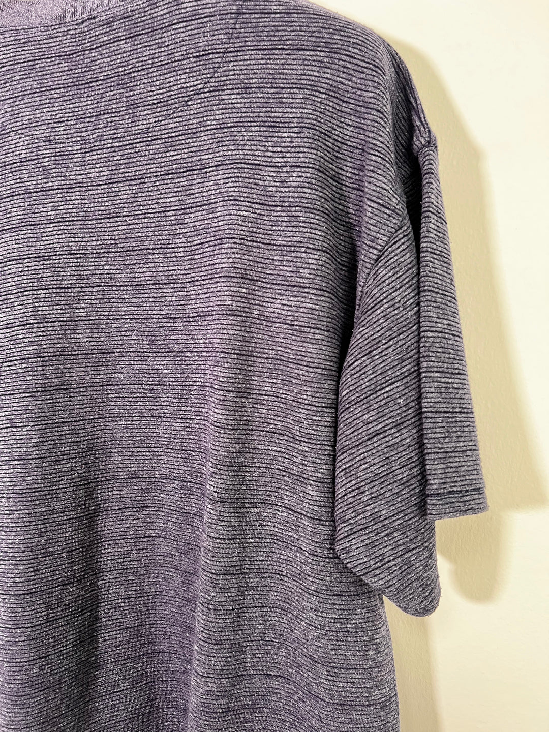 Nike Banded V-Neck 90s T-Shirt